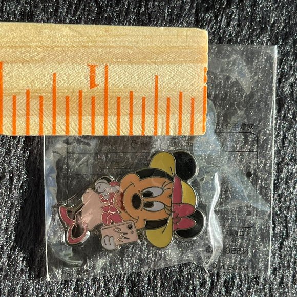 Minnie Mouse Tokyo Spring Cell Phone Pin DisneySea - Picture 3 of 3